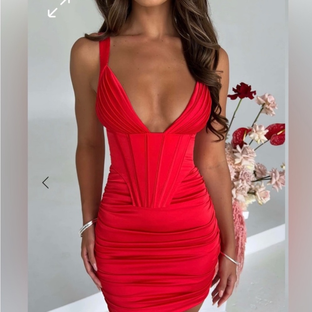 Chic Scarlet Bodycon Mini Dress